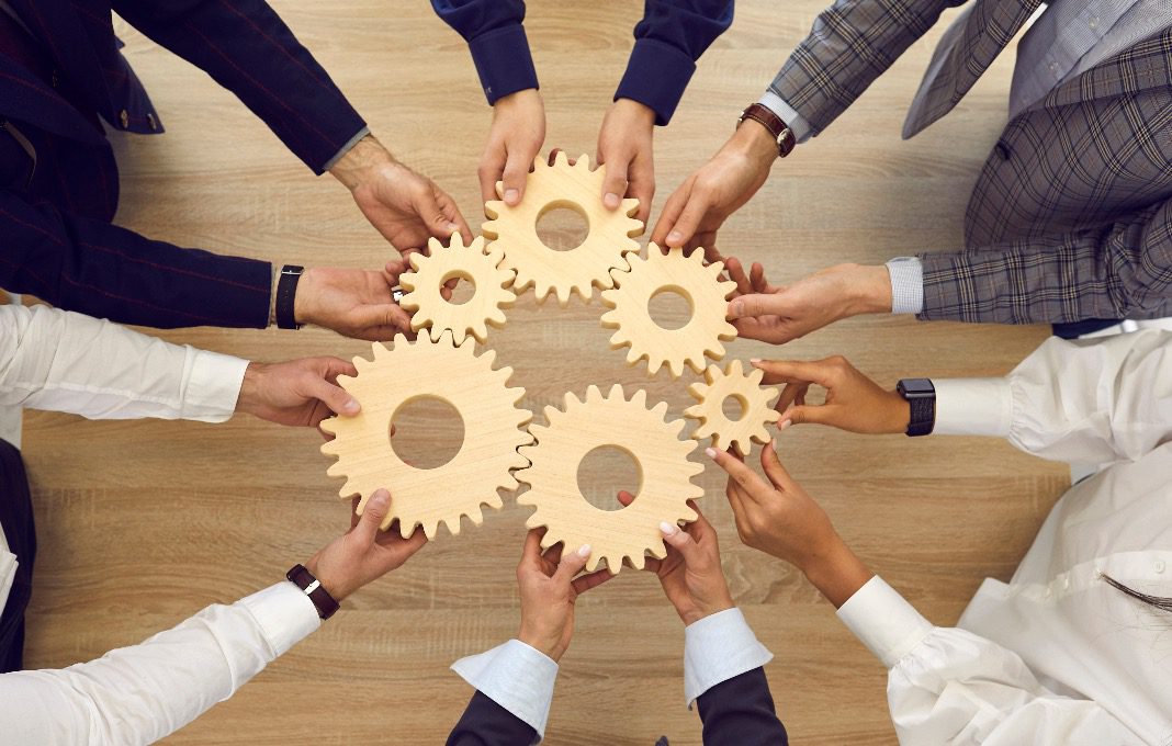 CEO & GOVERNANCE